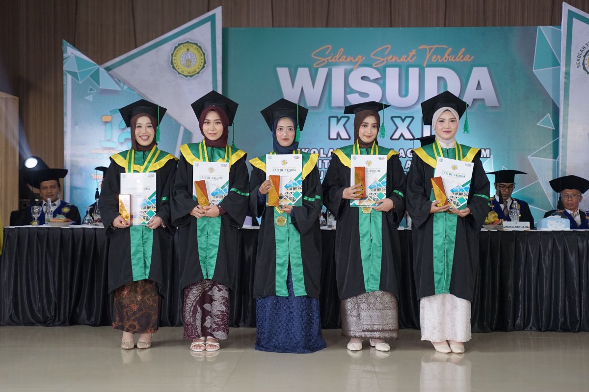 Gemilang Prestasi, STAI Baitul Arqom Apresiasi 5 Lulusan Terbaik